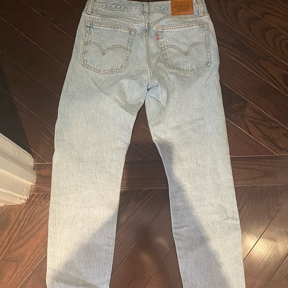 Levi’s wedgie jeans. Size 27 - Picture 2 of 3